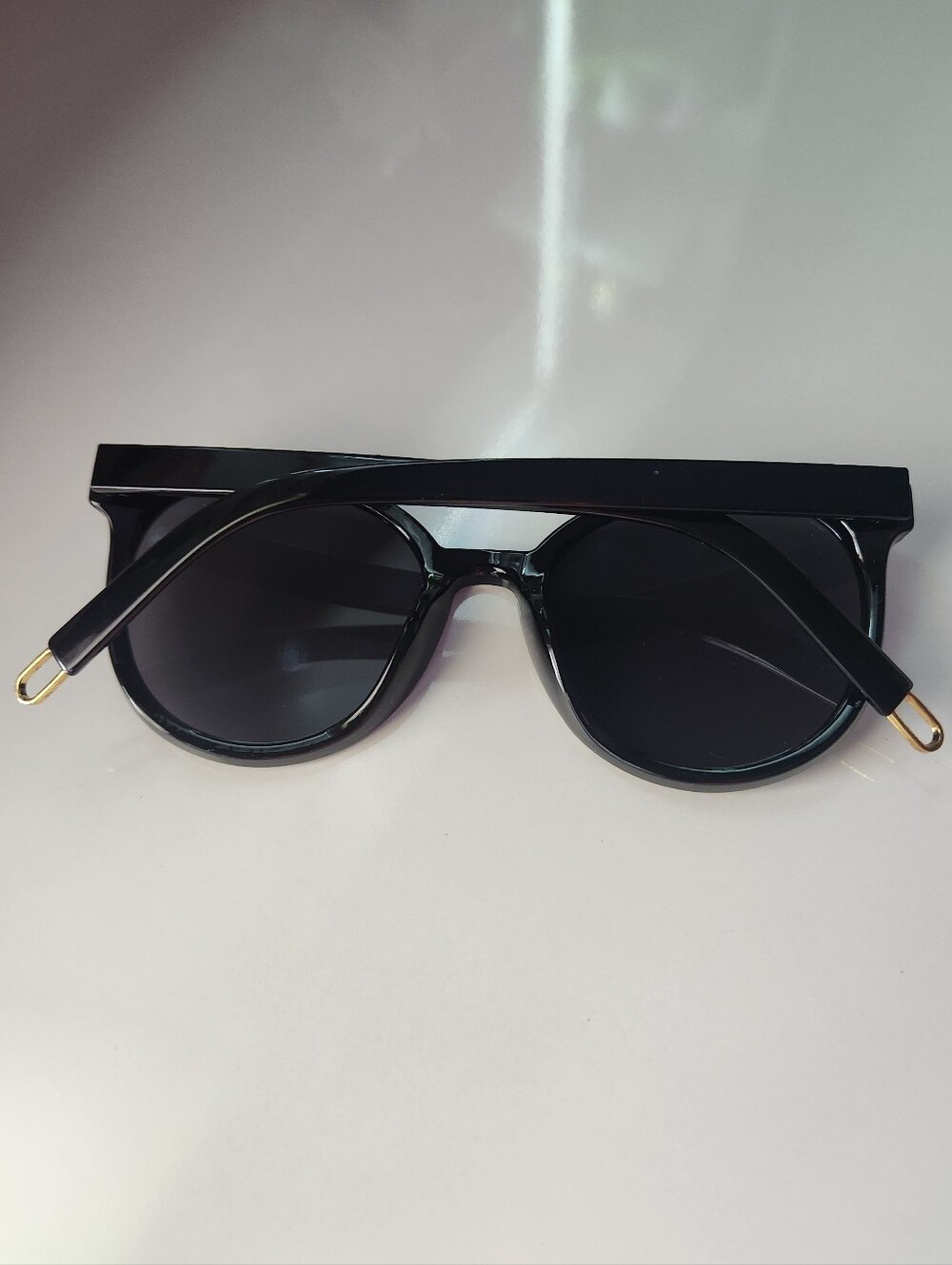 Round Sunglasses - Picture 2 of 4